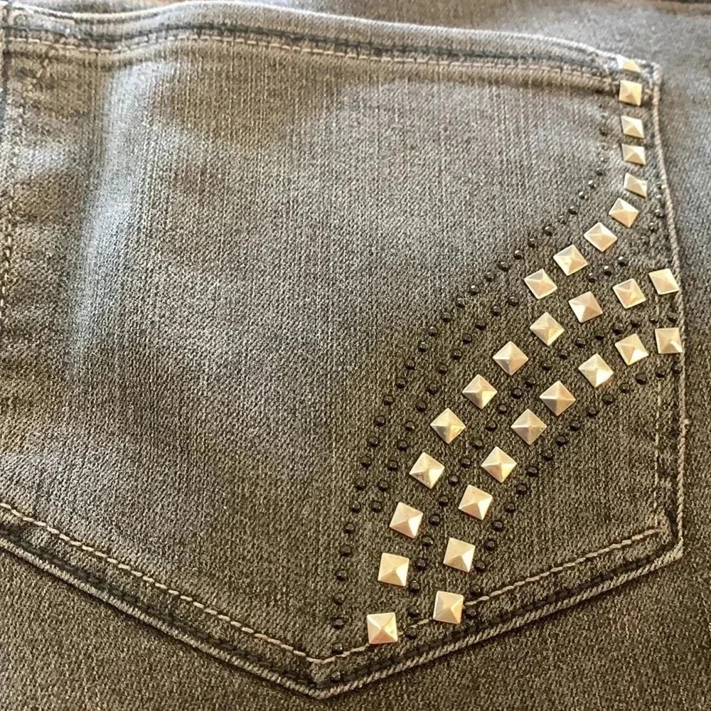 NYDJ lift & tuck, hi rise, stretchy, boot cut jeans with bling on pockets - Picture 8 of 8